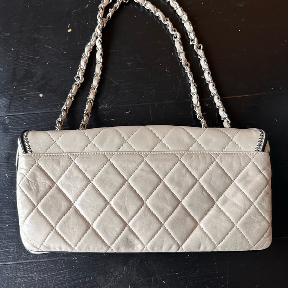 Authentic Vintage Chanel Bag - Picture 3 of 7